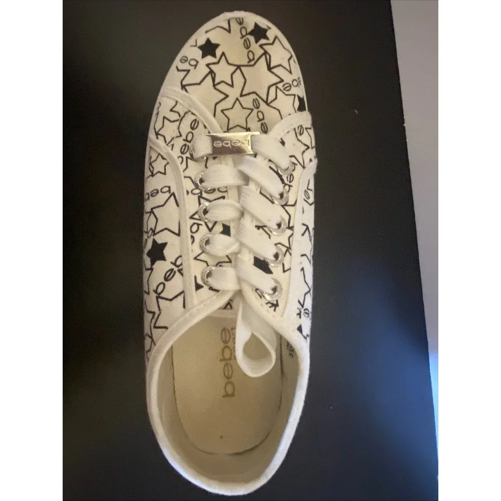 Women's‎  Size 7.5 Bebe Stars Logo Tie Tennis Shoes Sneakers - Picture 2 of 8